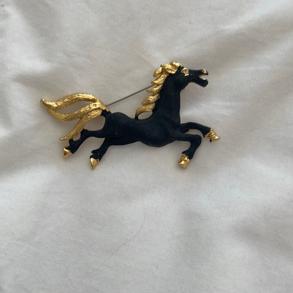 Horse broach vintage